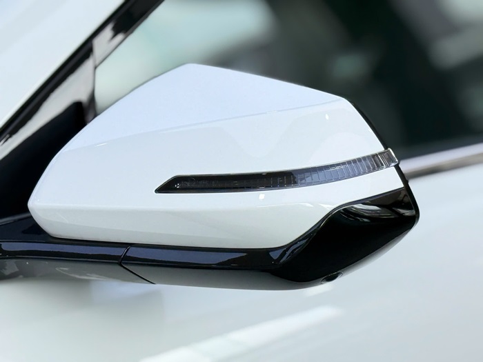 Gương chiếu hậu điều chỉnh điện, Gập điện và tích hợp đèn tín hiệu đẹp mắt