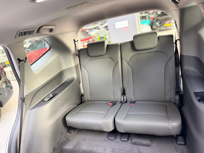 Hàng ghế thứ 3 VF MPV7 rộng rãi nhất phân khúc và trang bị học đựng ly 2 bên