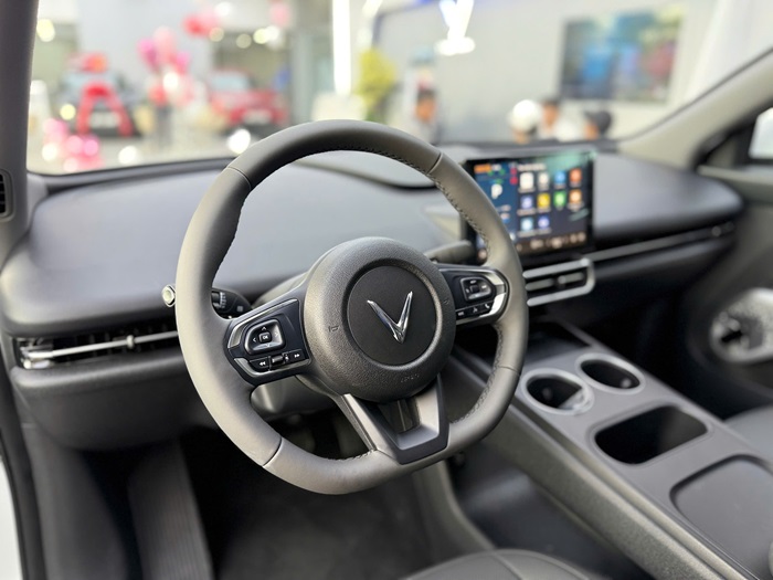 Volang VF MPV7 tích hợp nhiều phím tính năng nhanh, giúp cho quá trình điều khiển xe trở nên dễ dàng hơn